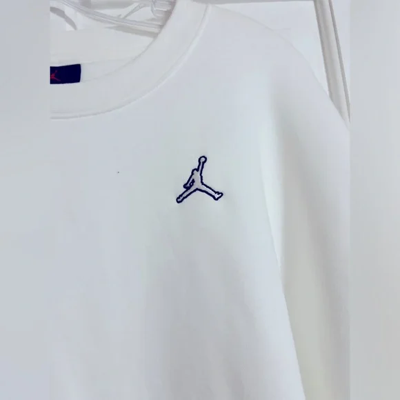 Dope (sold out) women’s Jordan crewneck oversized, loose fit - Picture 3 of 5